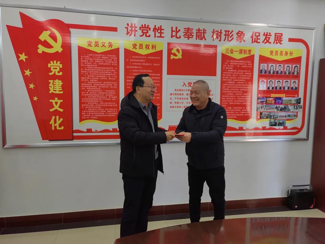 敦煌種業(yè)領導看望慰問公司老干部、老黨員及困難黨員職工